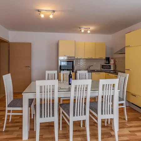 04 Apartment