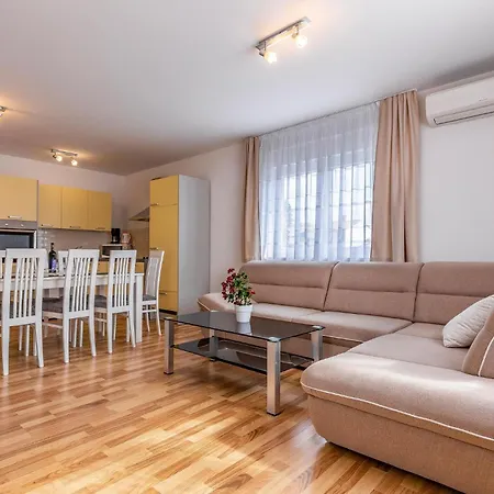 Apartment 04 *