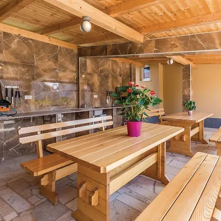 Apartment 3 Bedroom Beautiful In