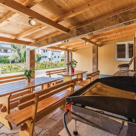 3 Bedroom Beautiful In * Medulin