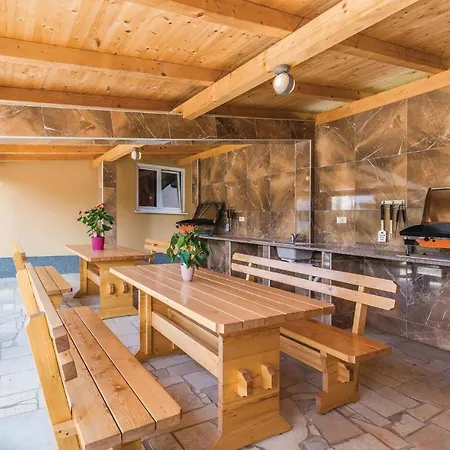 Apartment 3 Bedroom Beautiful In *