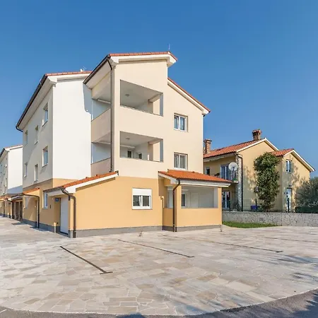 Apartment 3 Bedroom Beautiful In Medulin
