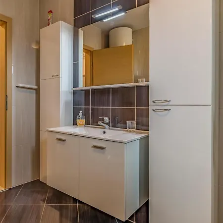 Apartment 3 Bedroom Beautiful In Medulin