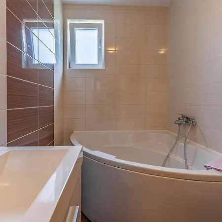 3 Bedroom Beautiful In Medulin