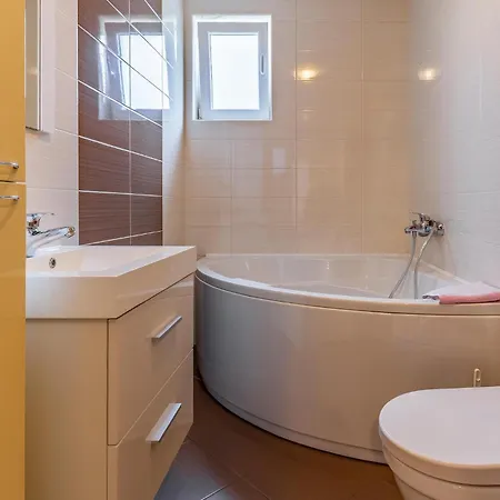 3 Bedroom Beautiful In * Medulin