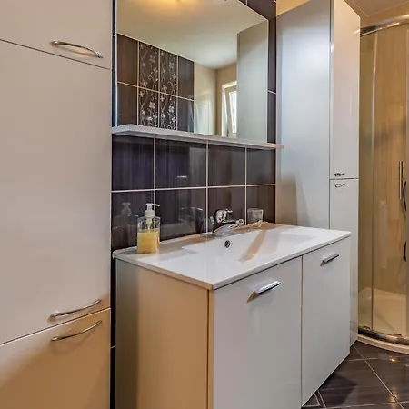 3 Bedroom Beautiful In Apartment Medulin