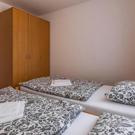 Apartment 3 Bedroom Beautiful In Medulin