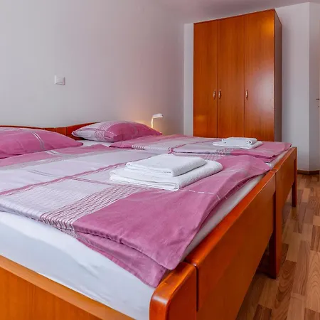 3 Bedroom Beautiful In Apartment Medulin