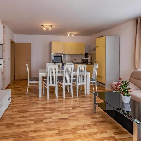 3 Bedroom Beautiful In Apartment Medulin