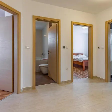 3 Bedroom Beautiful In Medulin