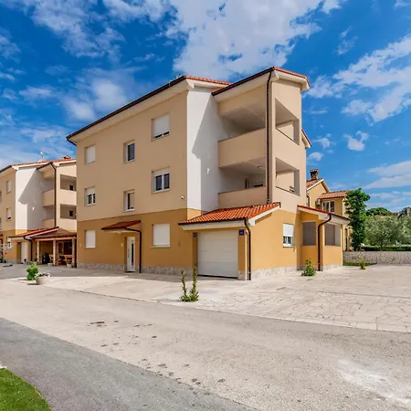 3 Bedroom Beautiful In * Medulin